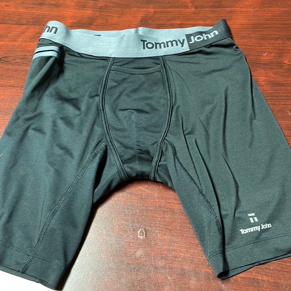 Tommy John men’s underwear size medium Ms. 360 design in black with gray accents
